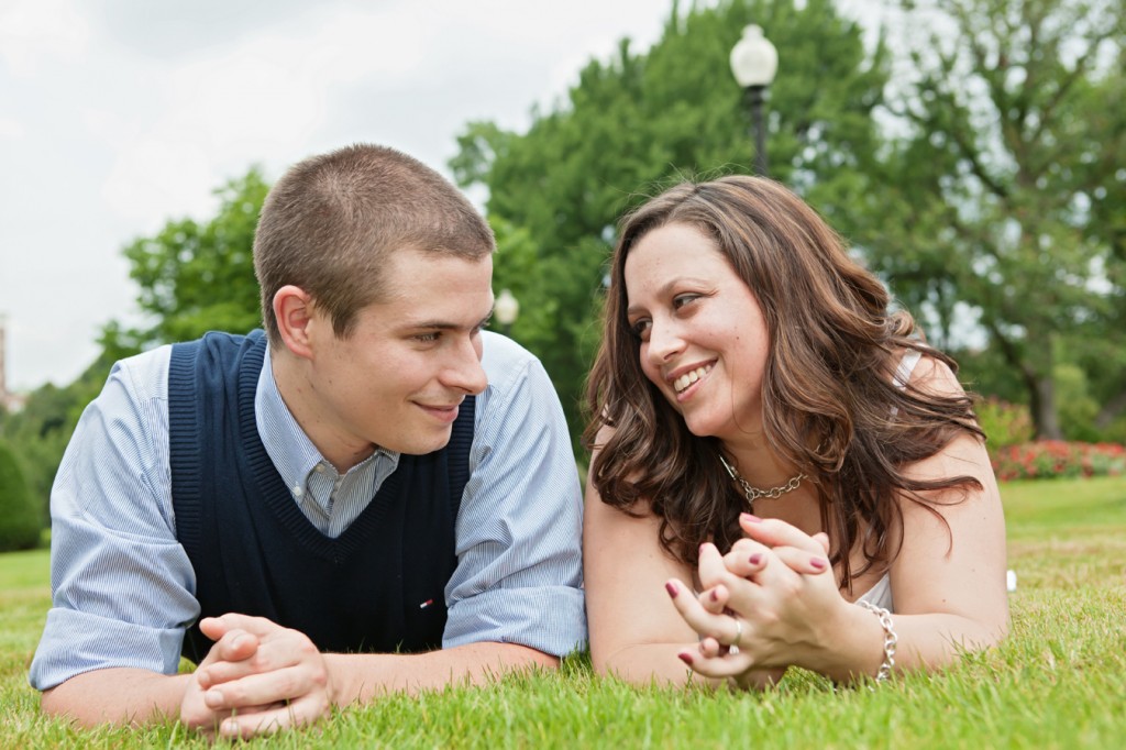 ENGAGEMENT PHOTOGRAPHY IN BOSTON PUBLIC GARDENS